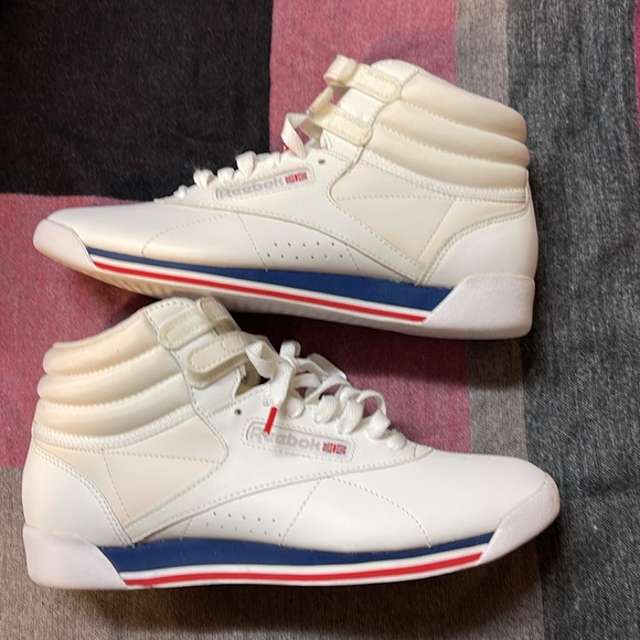 Reebok Hightop Women’s Classic White Sneakers Size 8 1/2. - Picture 3 of 9